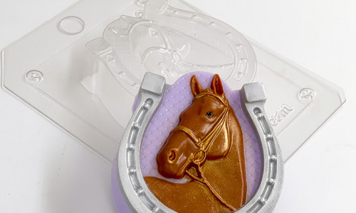 Подкова с лошадью